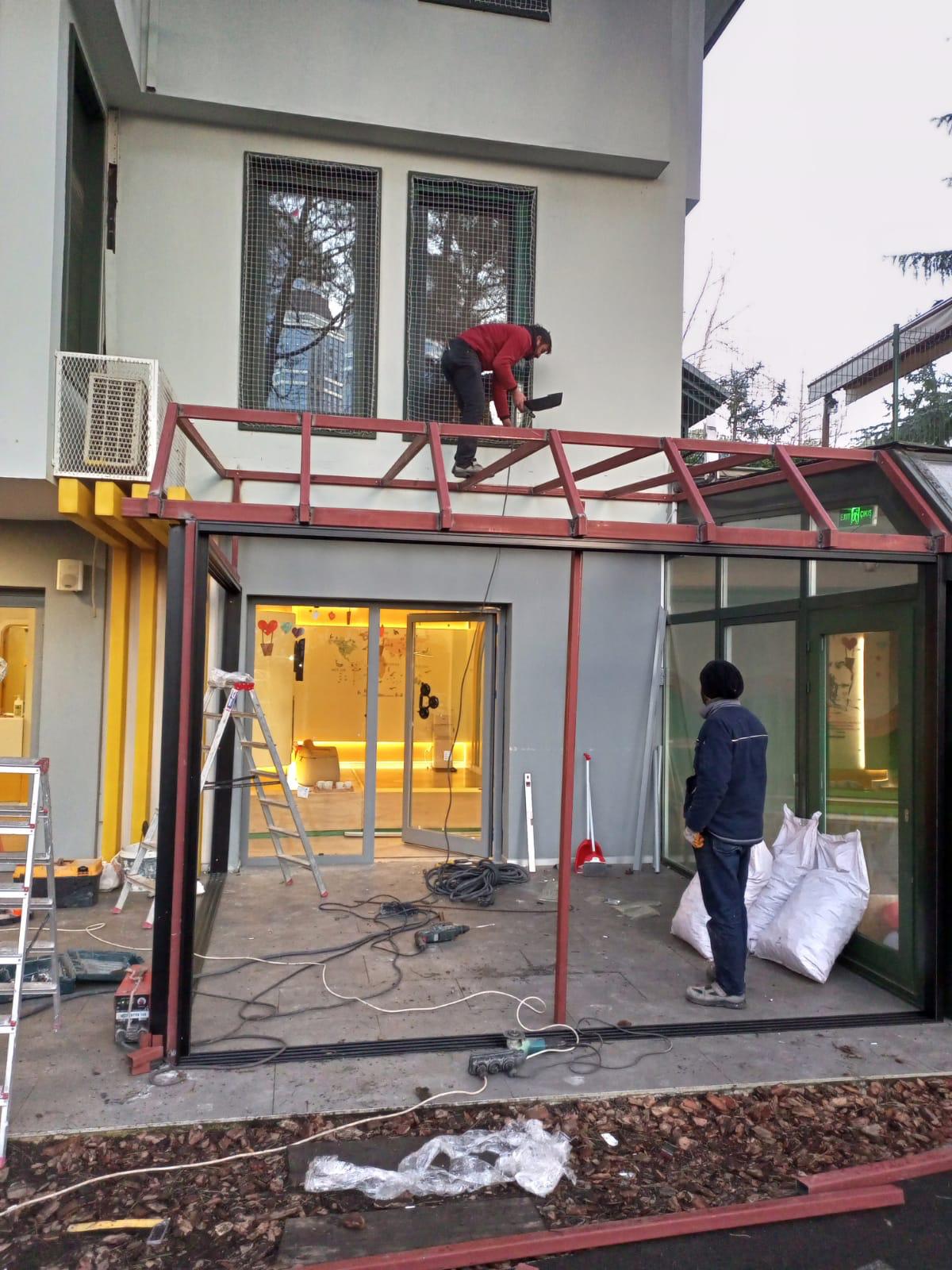 Kış Bahçesi Ve Giyotin 79